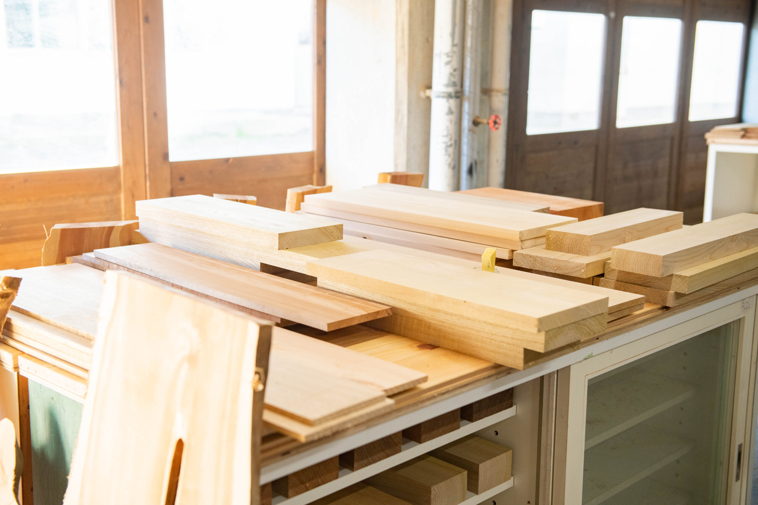 木の直売所 WooDIY ガレージ | FOREST DOOR -旧神楽小学校-